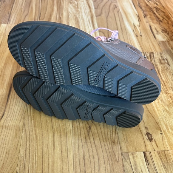 NIB Sorel 9 Evie waterproof boots - Picture 6 of 6